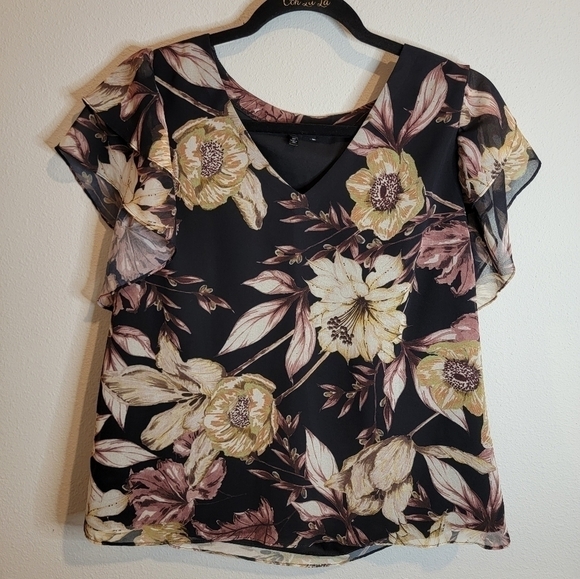 DREW Tops - Drew Black Floral Ruffle sleeve blouse Size Medium